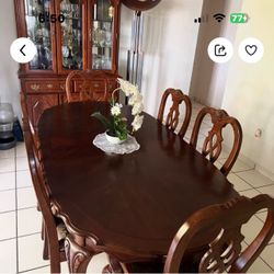 Juego de comedor de 6 sillas con vitrina
