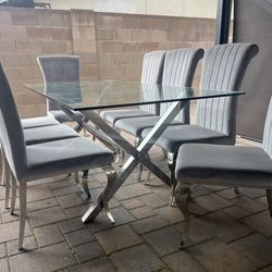 Dining Table & 8 Chairs 