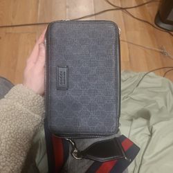 Gucci Men's GG Supreme Crossbody Shoulder Bag