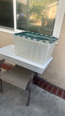 Storage containers