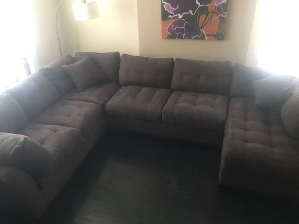 Cindy Crawford Brown Sectional Sofa This Is Very New It Comfortable And Can Seat A Large Group Of People Must See For In Chicago Il Offerup - Cindy Crawford Sectional Sofa Cindy Crawford Brown Sectional Sofa This Is Very New It Comfortable And Can Seat A Large Group Of People Must See For In Chicago Il Offerup - Cindy Crawford Sectional Sofa