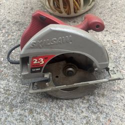 12 Amp Skilsaw