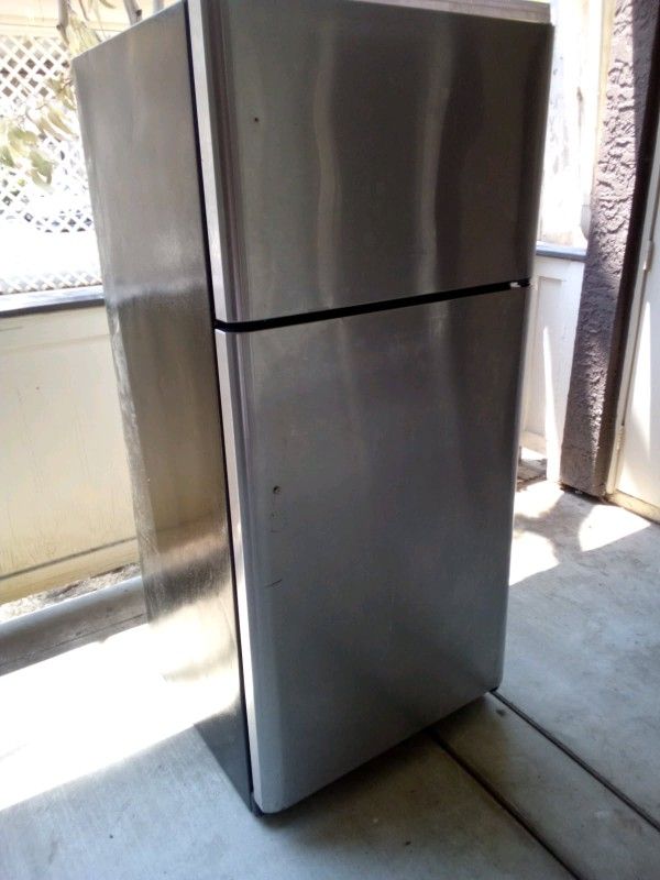 Refrigerator And Microwave