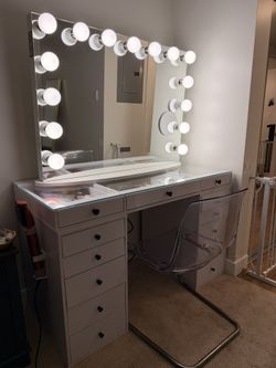 Vanity Table + Hollywood Premiere Plus Vanity Mirror