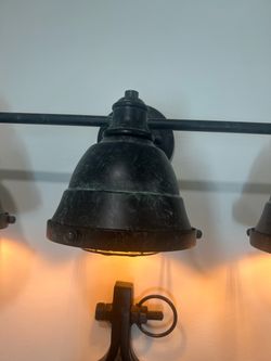 Bathroom wall light