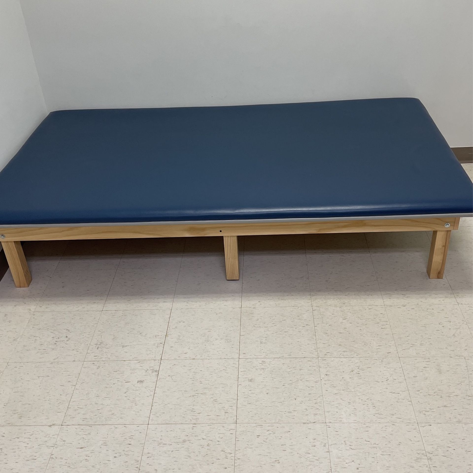 Physical Therapy Mat Table 