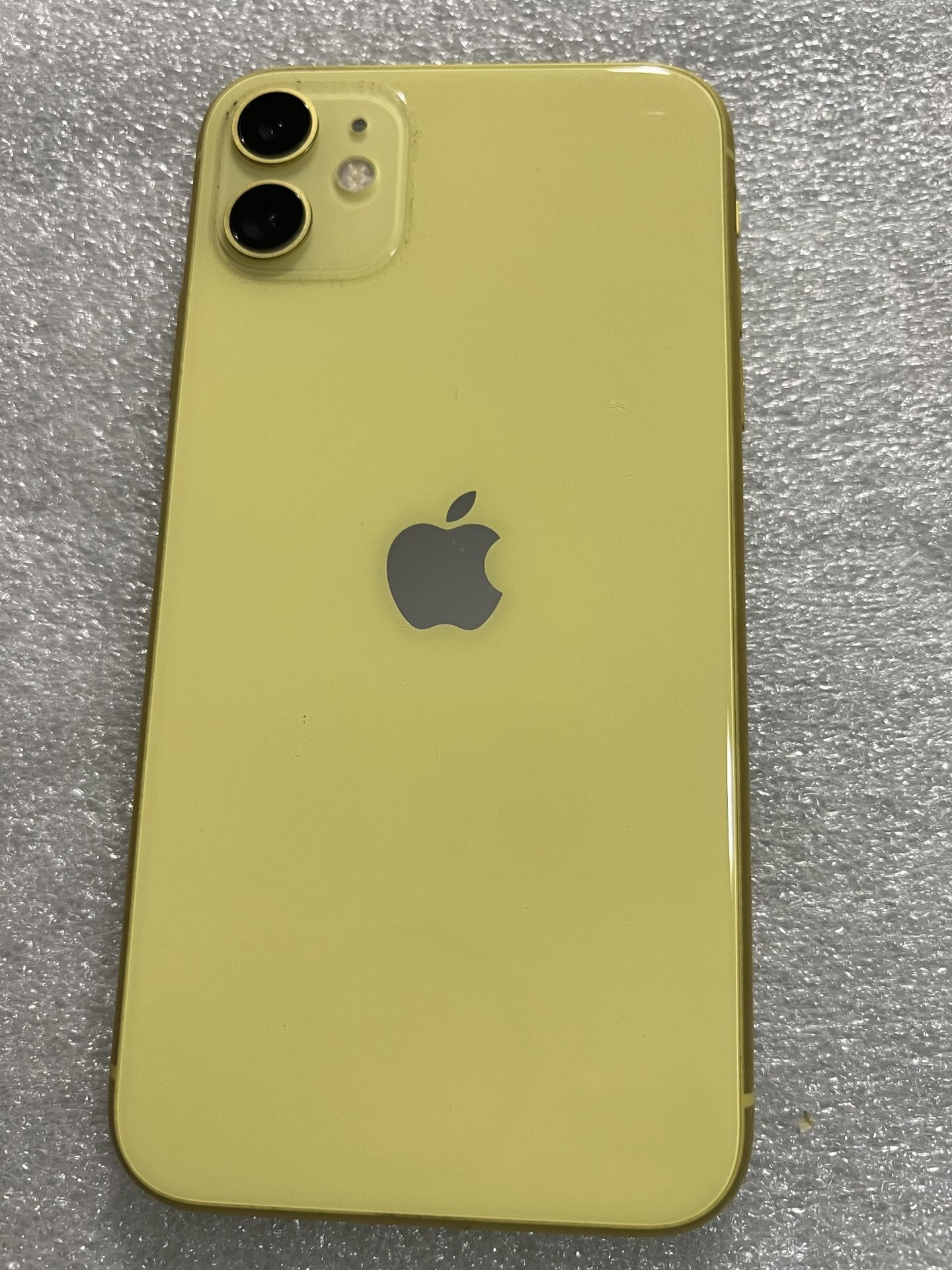 Apple iPhone 11 Yellow 128gb Unlocked for any Carrier Apple iPhone 11 Yellow 128gb Unlocked for any Carrier