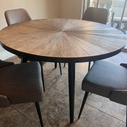 Dining Table & Chairs 