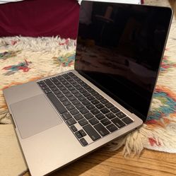 MacBook Air M2 (2022) 13.6” – 8GB RAM, 256GB SSD – Excellent Condition