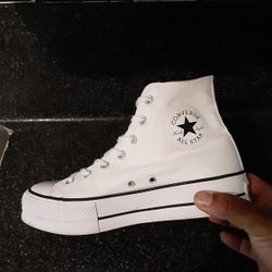 Converse Platform womens 9.5 Like new 