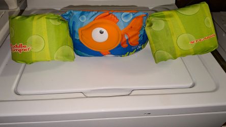 Children's life jackets