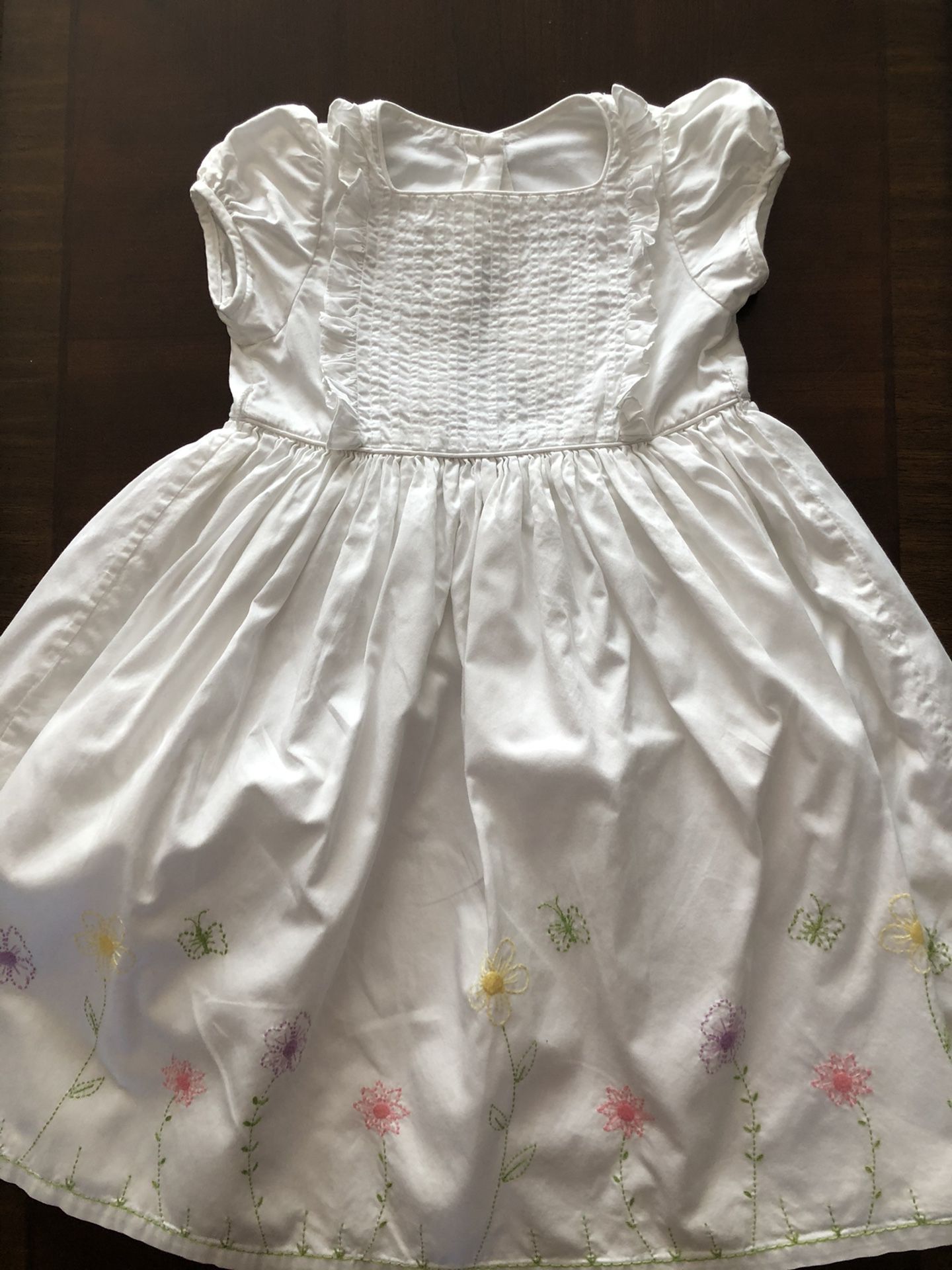White girls dress embroidered with flowers size 6