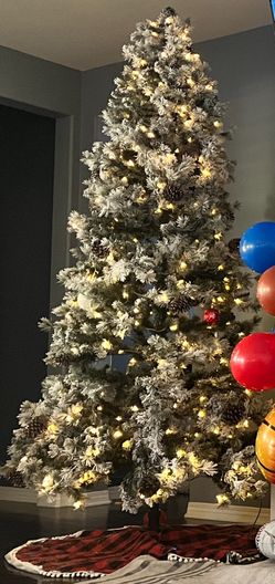 9ft Lexington Pine Flocked Christmas Tree 🌲