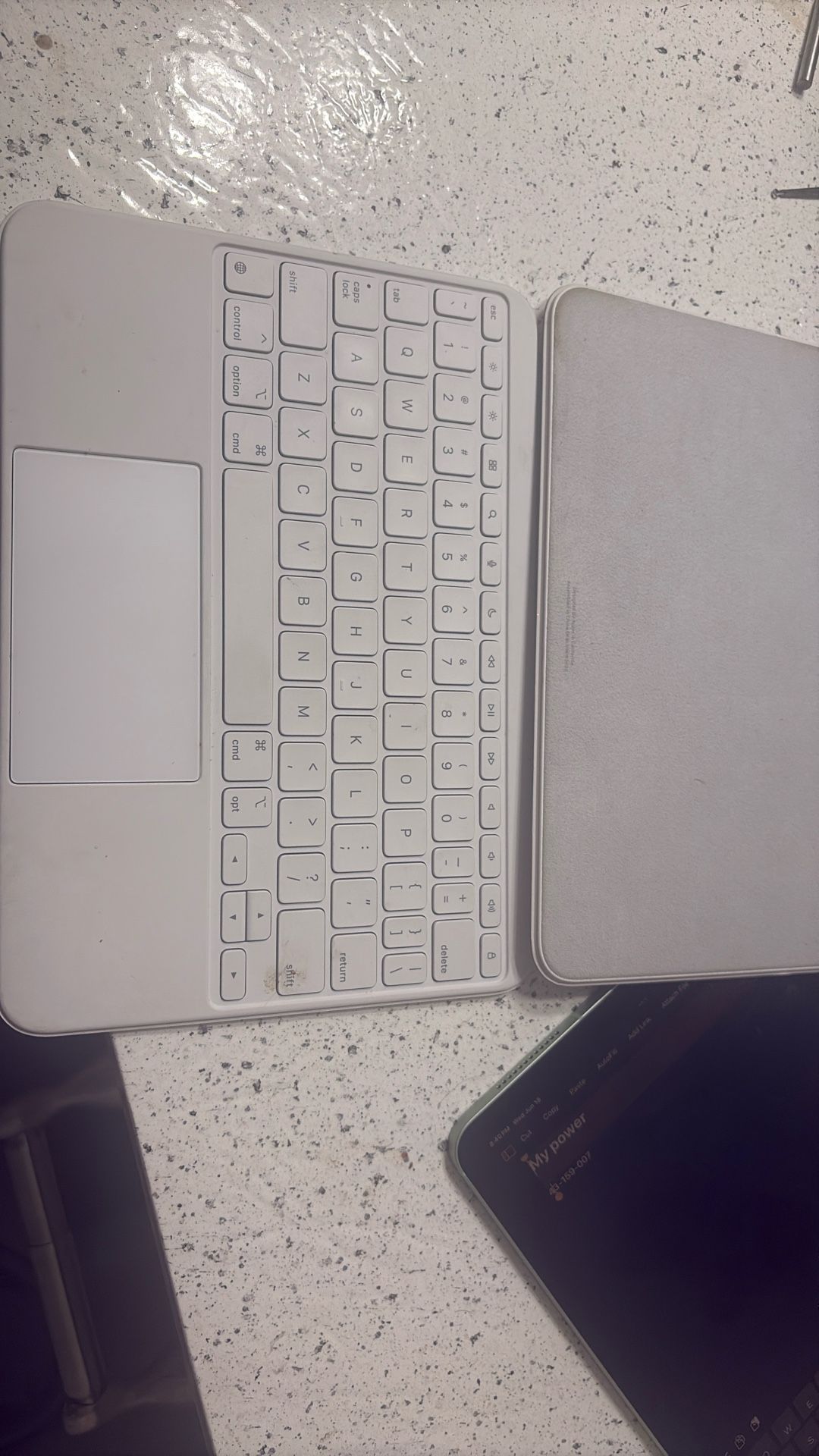Apple Magic Keyboard Folio.