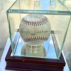 REGGIE JACKSON PERSONALLY AUTOGRAPHED  BASEBALL WITH DISPLAY CASE 