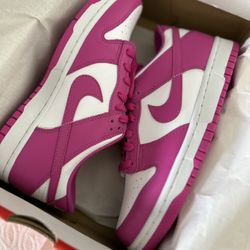 Nike Dunk Fuchsia, Size 6Y