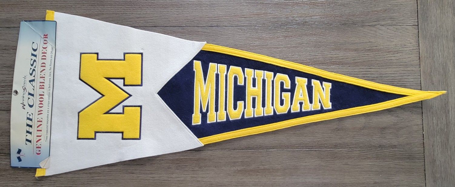 MICHIGAN WOLVERINES Wool Blend Pennant 17x40 Winning Streak Sports The Classic