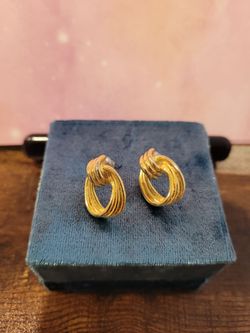 Goldtone Interlock Loop Knot Pierced Vintage Earrings 1/2" F9