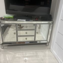 Dresser-chest-credenza-mirror Dresser