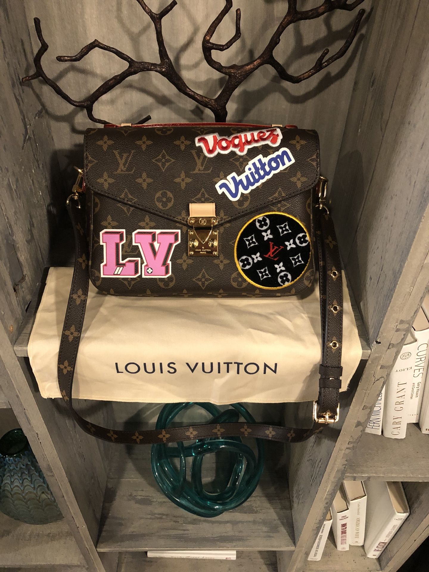 Louis Vuitton Pochette Metis in Nior Monogram for Sale in Ruskin, FL -  OfferUp