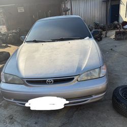 2000 Toyota Corolla 1.8L Automatic  For Parts Only 