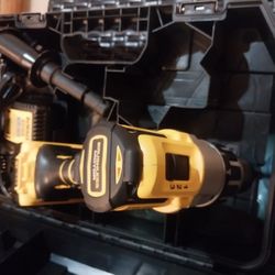 DEWALT HAMMER DRILL 20V LITHIUM 3 SPEED XR BRUSHLESS WITH BATTERY AND CHARGER 