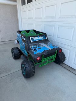 Monster Jam Grave Digger 24V Power Wheels