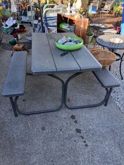 Picnic table