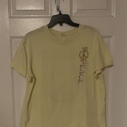 Vibe N ‘ Ivory T-Shirt Size XL Juniors 