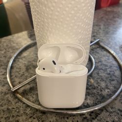 AirPod 2 Generation Case With Left AirPod 