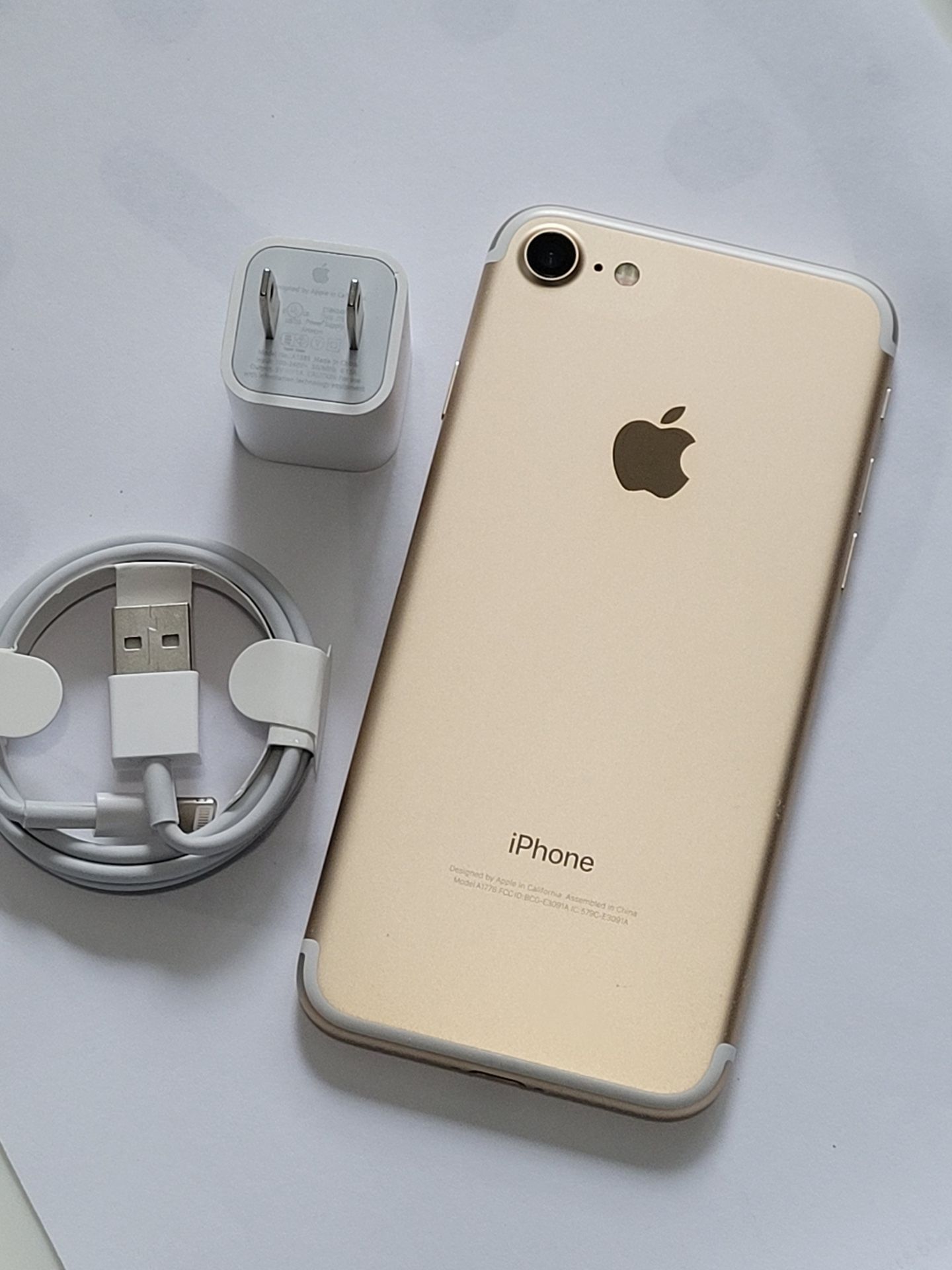 iPhone 7, unlocked, works any company sim card any country internationally