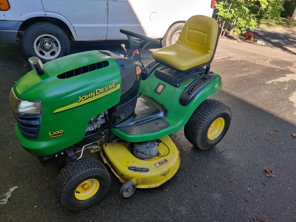 JD L100,6 Speed,42" Deck