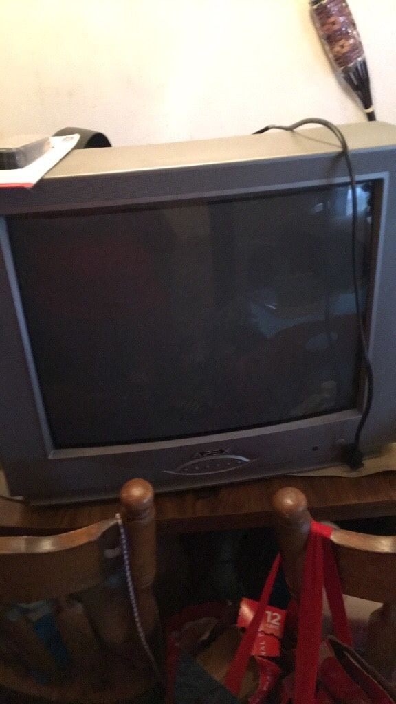 Working color tv with universal remote