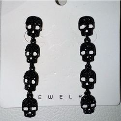 (FREE W ANY PURCHASE) NWT Bedazzled Skull Earrings