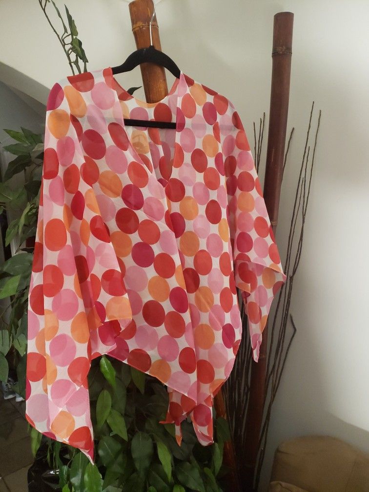 Woman Small/Medium New Fashiom Pink/Red Shawl