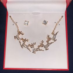 NEW HOLIDAY NECKLACE SET 