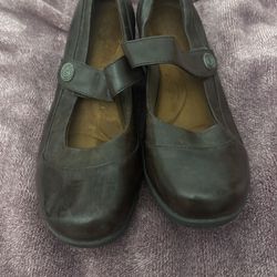 Soft Style Mary Jane’s -Sz  11