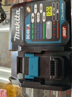 Makita charger 40volt new