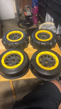 Hpi Sand buster wheel and tires good condition