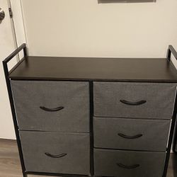Dresser With 5 Drawers 