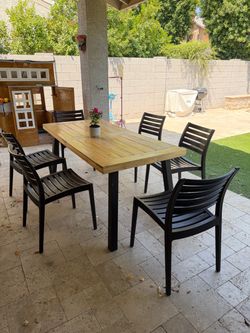 Outdoor dining set