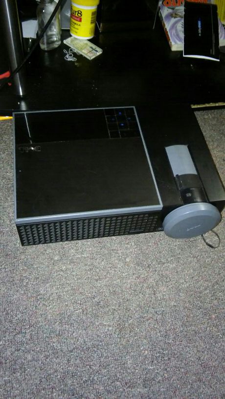 Dell projector(needs power cord)