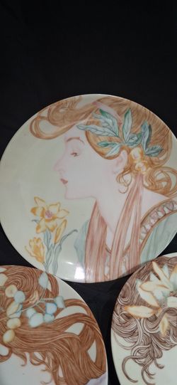 Les Belle Femmes Art 1002 Collector Plates