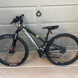 Diamondback 27.5” Mountain Bike – Good Condition