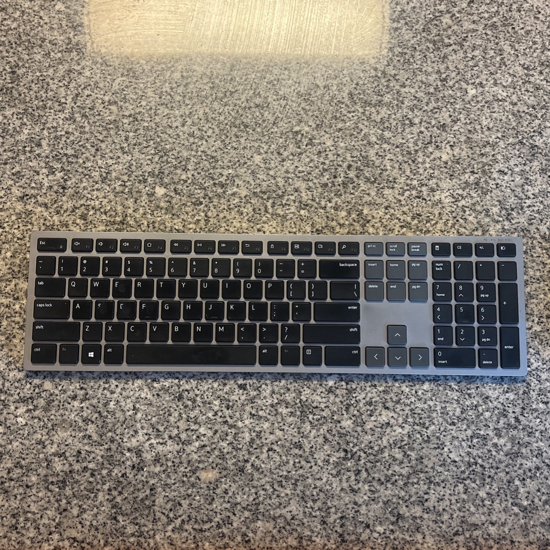 Dell Premier Multi device Wireless Keyboard And Mouse (KM7321W)