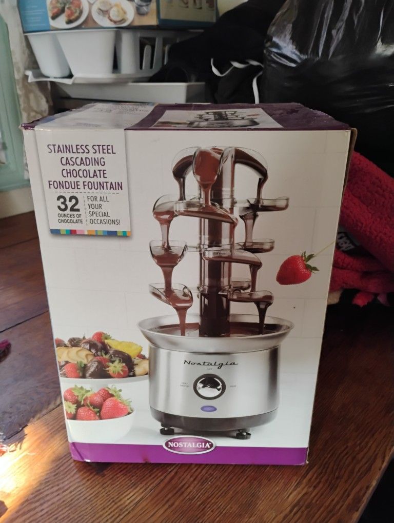 New Chocolate Fondue Fountain – In Box
