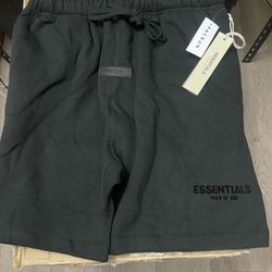 ESSENTIALS SHORTS 