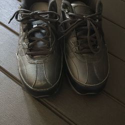 Men’s steel toe shoes
