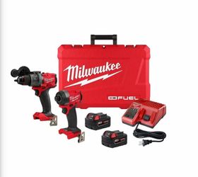 Milwaukee Cordless Drill Set