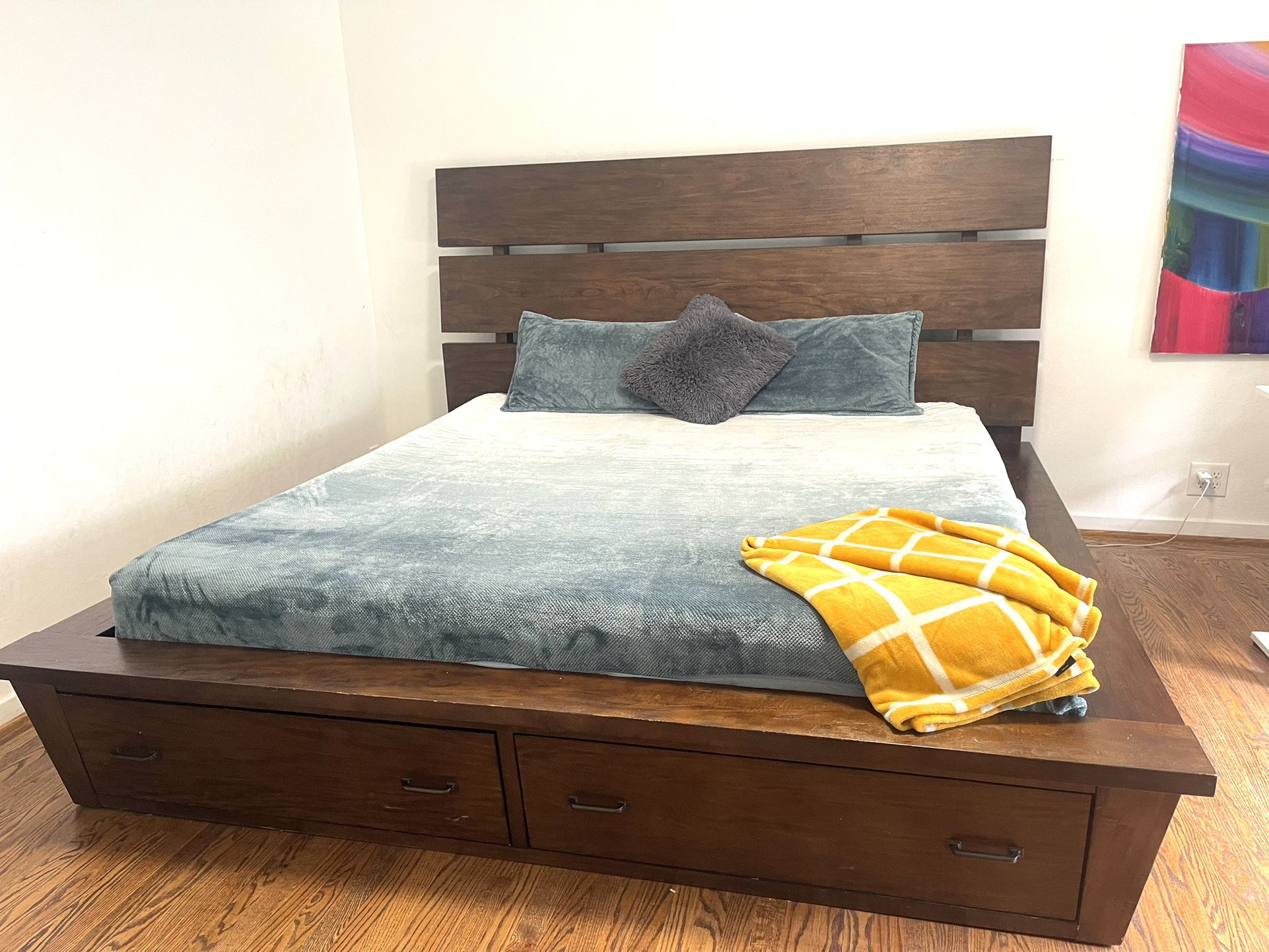 Beautiful King Bed With Drawers